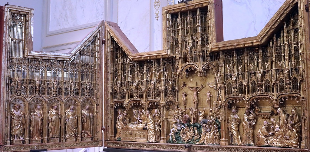 Retable of the Crucifixion by Melchior Broederlam in 1399 Musée des Beaux-Arts, Dijon